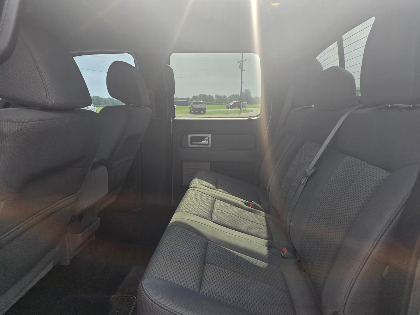 2011 SILVER Ford F-150 Platinum SuperCrew 6.5-ft. Bed 2WD (1FTFW1CT4BF) with an 3.5L V6 TURBO engine, 4-Speed Automatic transmission, located at 533 S Seven Points BLVD, Seven Points, TX, 75143, (430) 255-4030, 32.313999, -96.209351 - Photo#5